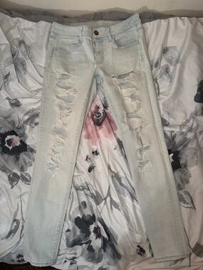 American Eagle Outfitters Light Wash Ripped Skinny Jeans